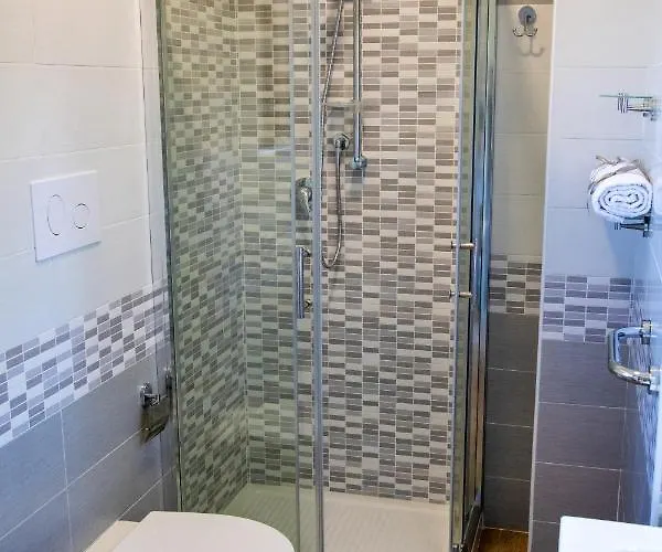 Binario Nove E Tre Quarti Frühstückspension 2*