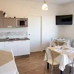 B&B Binario Nove E Tre Quarti 아그로폴리