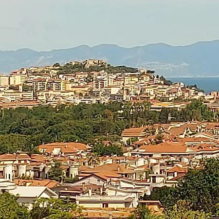 Bed and breakfast Binario Nove E Tre Quarti 2*