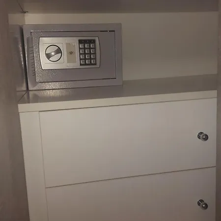 Binario Nove E Tre Quarti Bed and breakfast 2*